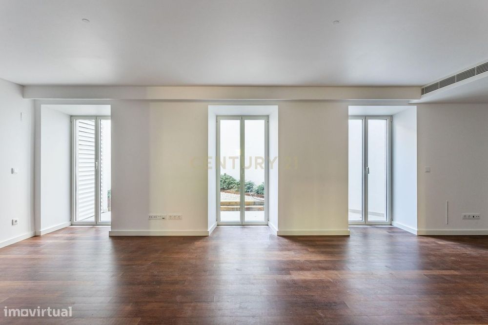 Apartamento T3 Duplex novo com jardim Rua Palmira Lisboa