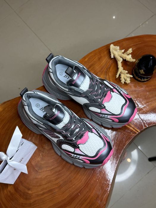 Кросівки жіночі Balenciaga