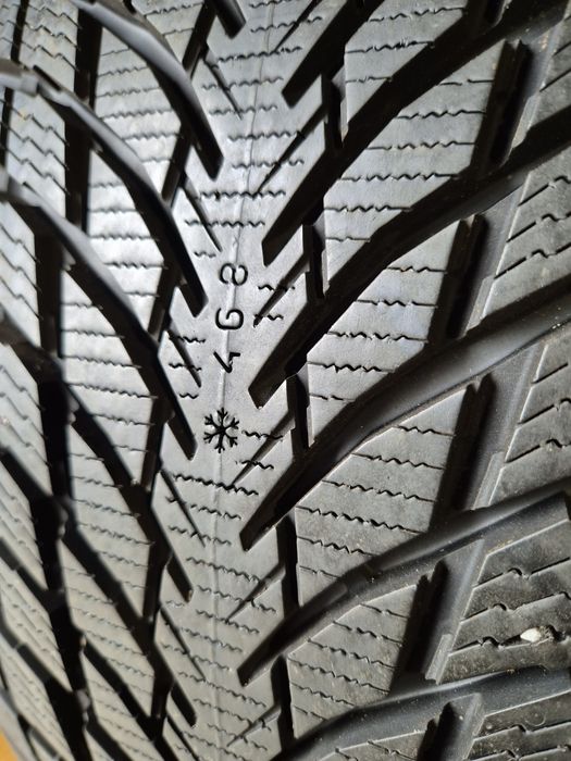 225/45/19 Nokian Para zima jak Nowe 100%Bieżnika