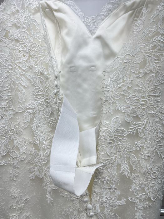 Сукня весільна зі шлейфом anna sorrano з мереживом розмір 16 xl