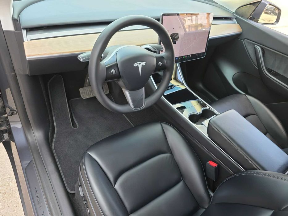 Tesla Model Y Long Range      2021