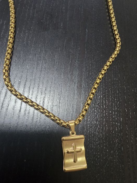 Colar com pendente em ouro cubano