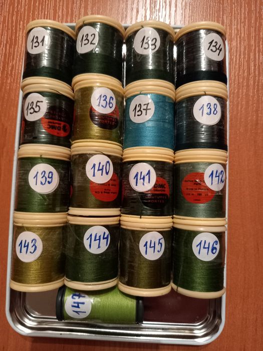 Катушки ниток для шитья