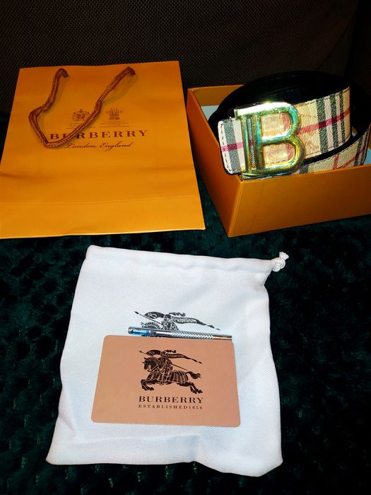 Pasek Burberry  z opakowaniem