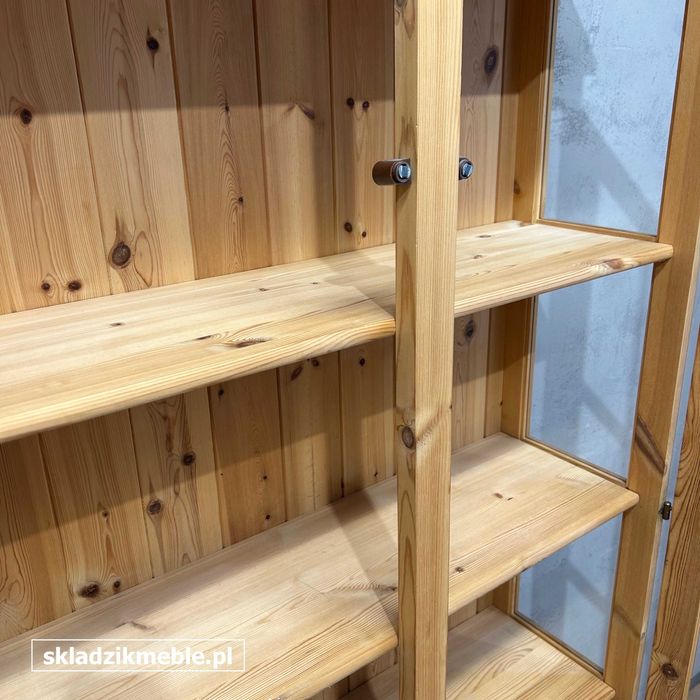 061025 Witryna sosnowa, biblioteczka, z jedną szufladą.