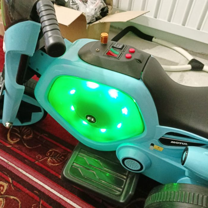 Motorek na akumulator