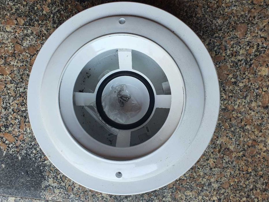 Caixa de encastre para foco de piscina de betão