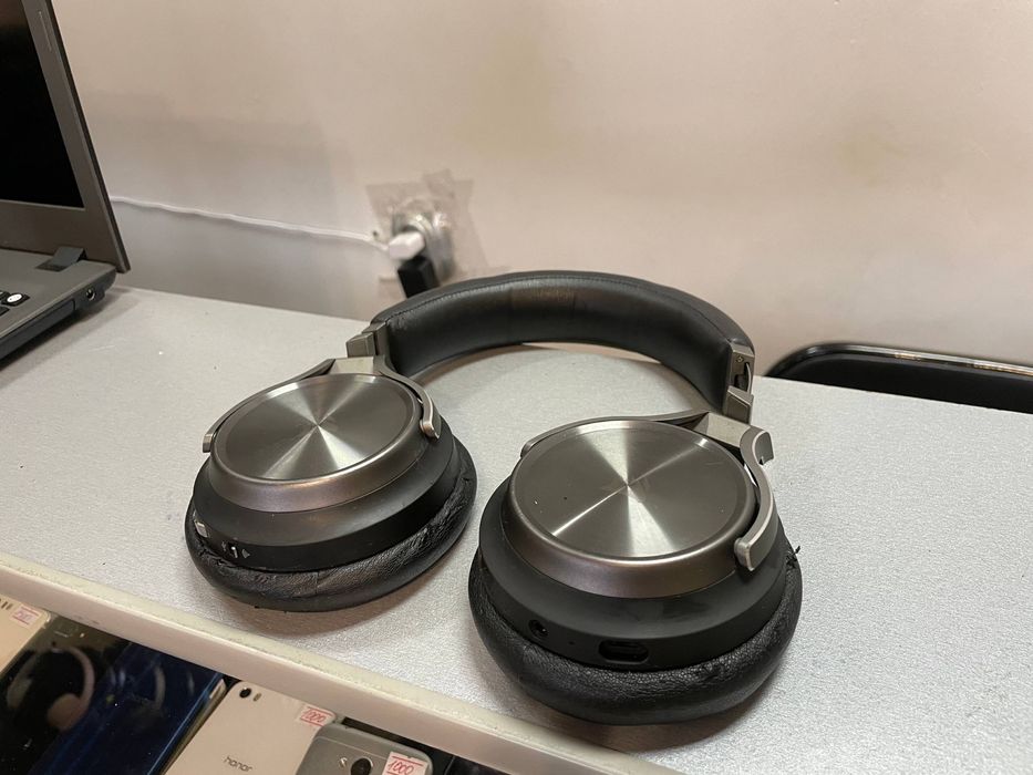 Бездротові ігрові навушники Corsair Virtuoso RGB Wireless