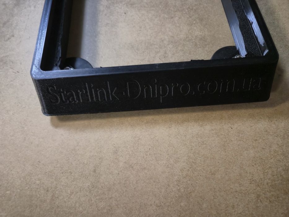 Магнитная рамка для антены мини старлинка для авто .