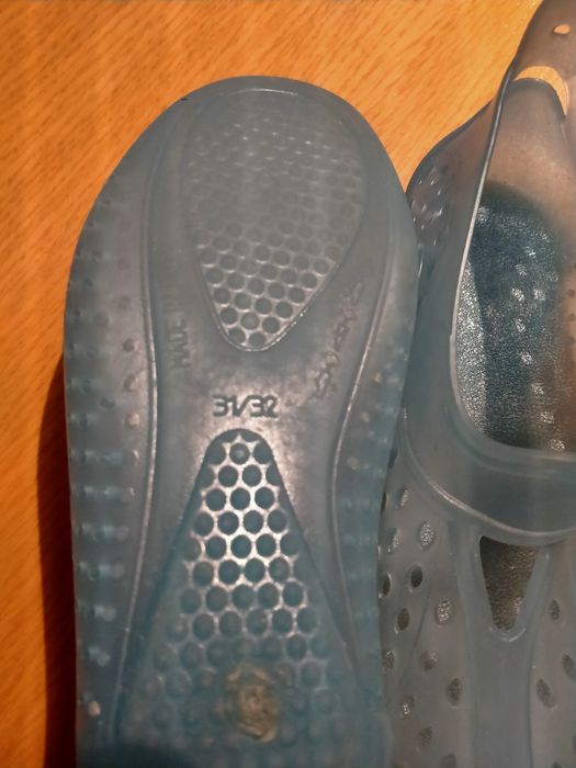 Buty do pływania 32