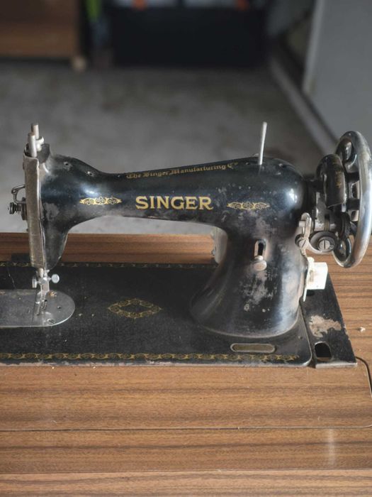 Maquina costura Singer Antiga com móvel manual ou com  motor elétrico