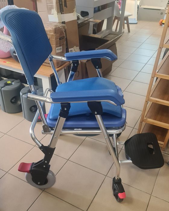 Krzesło prysznicowe z toaletką 3w1