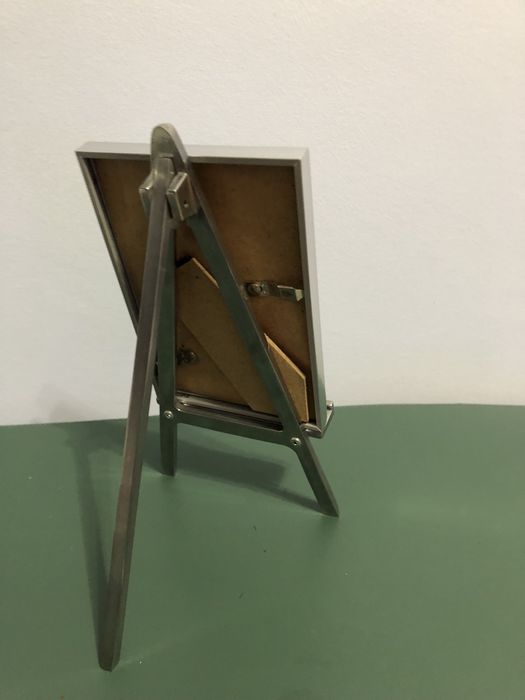 Tripe metalico para colocacao de molduras de fotos