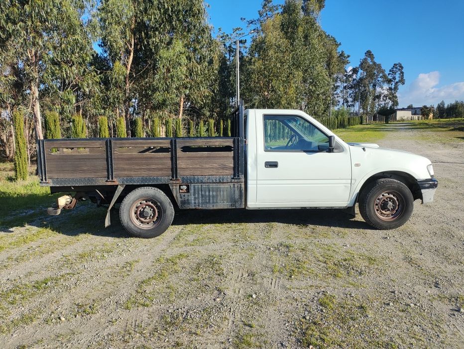 Isuzu  2.5 TD  com direção assistida