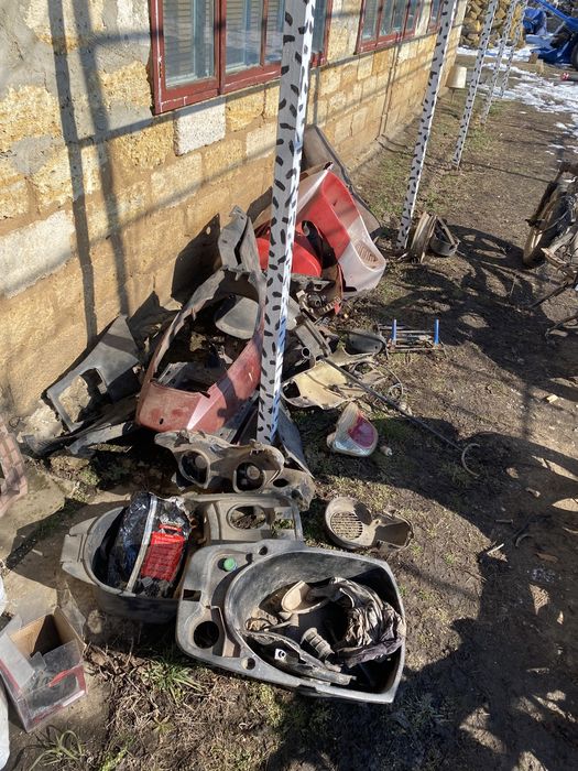 Продам мопеды 2 шт . Есть все запчасти , все вопросы по телефону Михаи