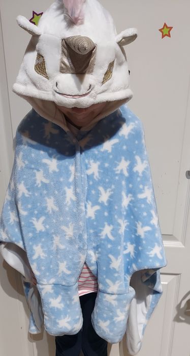 Pelerynka lub kocyk jednorożec