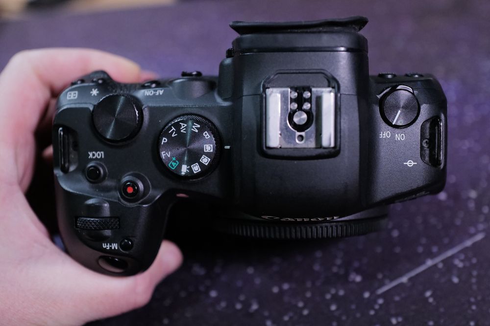 Продам Canon EOS R6 Official