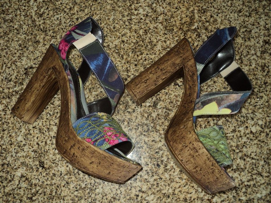 Vendo Sandálias Parah