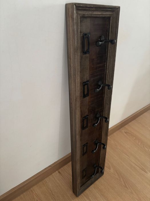 Cabide em madeira novo