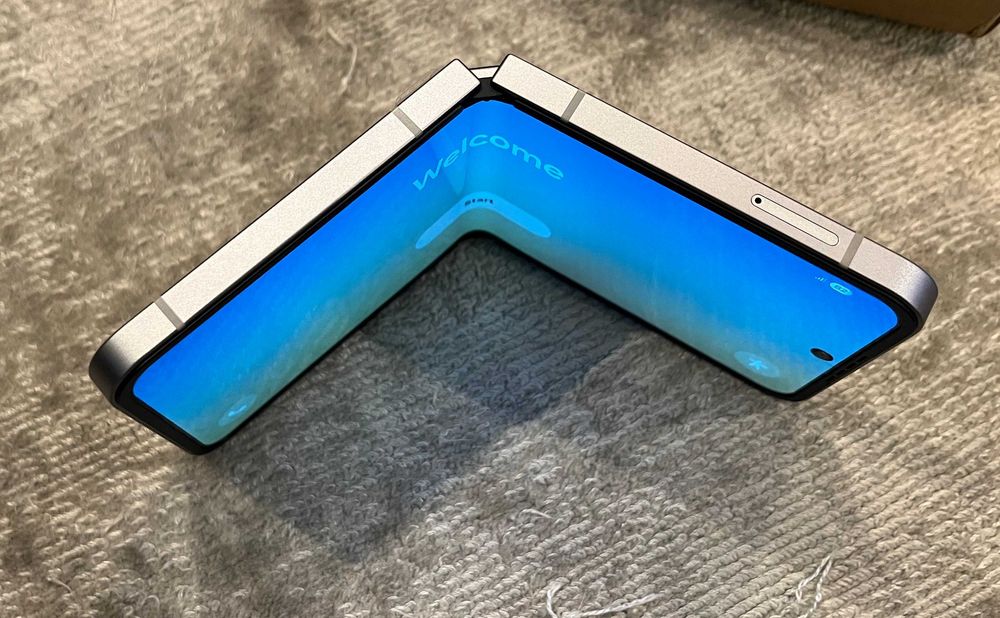 Samsung Galaxy Z FLIP6 12 GB / 512 GB 5G