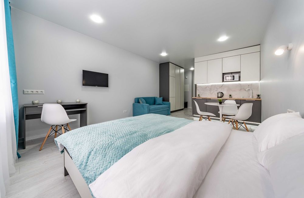 Стильна студія подобово, з Генератором, між двома станціями метро.