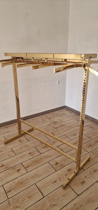 Wieszaki do butiku