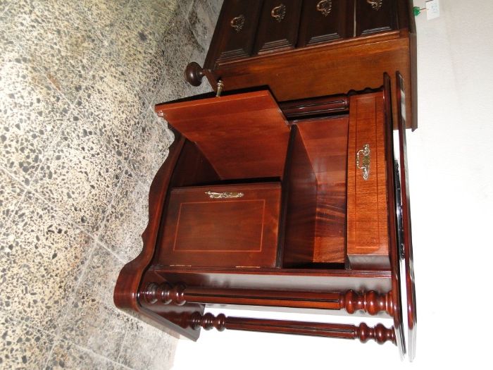 Móvel de TV em madeira com tampo rotativo - óptimo estado