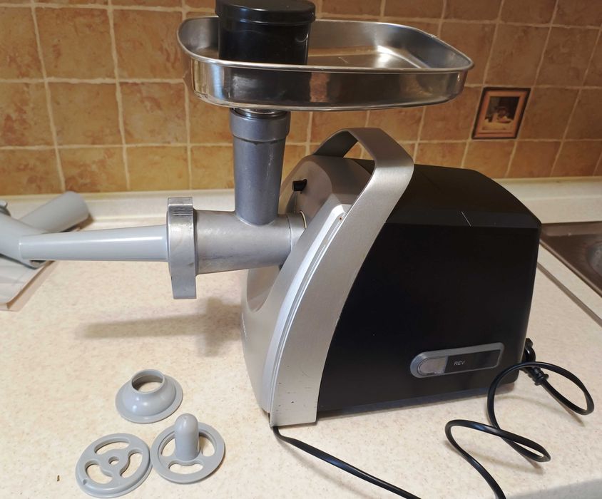 Электромясорубка Bosch MFW68660 2200W мощная крутая многофункциональна