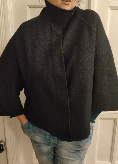 Granatowe ponczo Zara