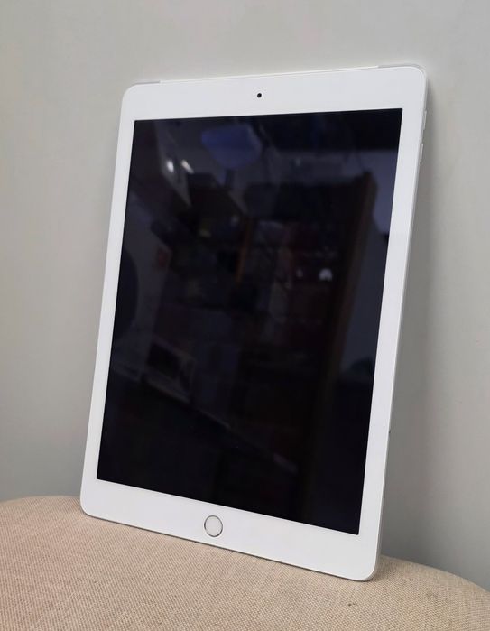 Планшет Apple Ipad 5th 128gb Wi-Fi+4G LTE 9.7 2017 Silver