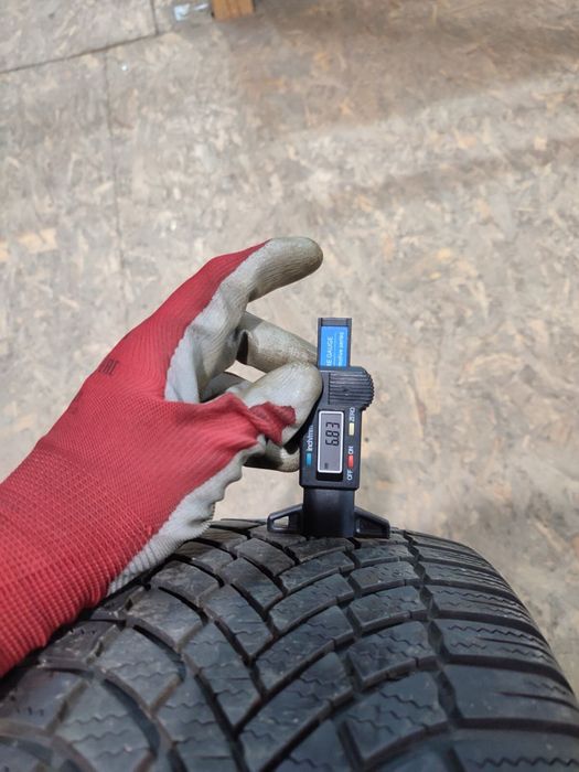 Шини 225/60 18 Bridgestone Blizzak LM005