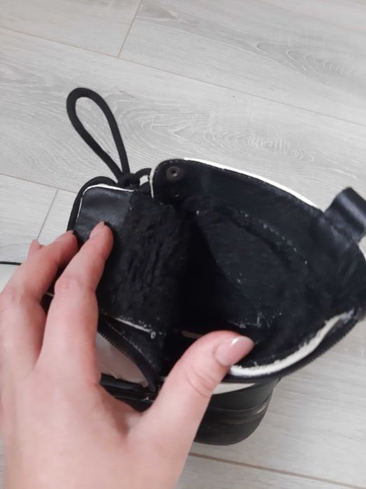 Зимові черевики для дівчинки