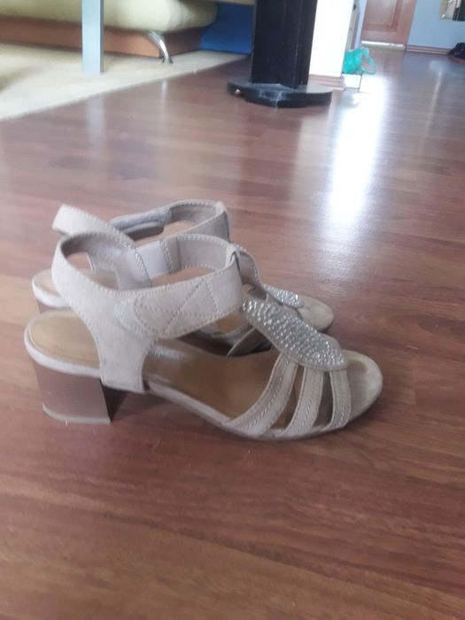 Sandały damskie Clara Barson na obcasie 5 cm, rozm. 36