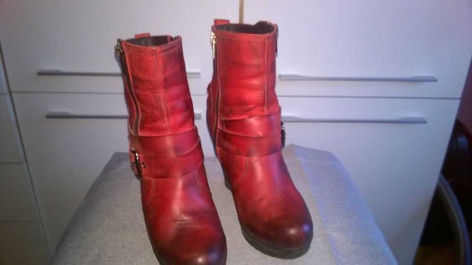 botki skórzane czerwone wysokie koturn