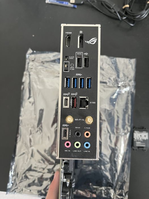 Bundle ROG STRIX B660F + i5 13400F