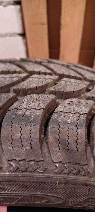 Opony zimowe Dębica Frigo 2 195/65 R15 + pokrowce Oponeo (komplet 4 szt.)