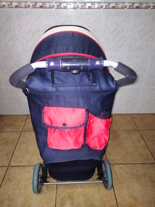 Carrinho de bebé com ovo