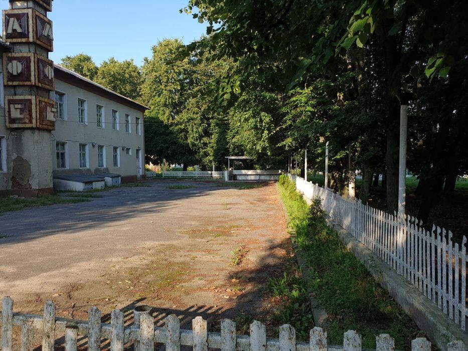 Двоповерхова будівля