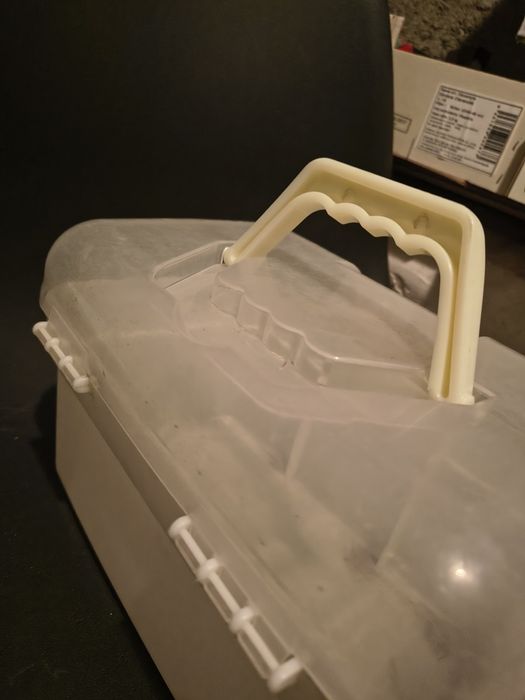 skrzynka na szczotki do pielęgnacji konia