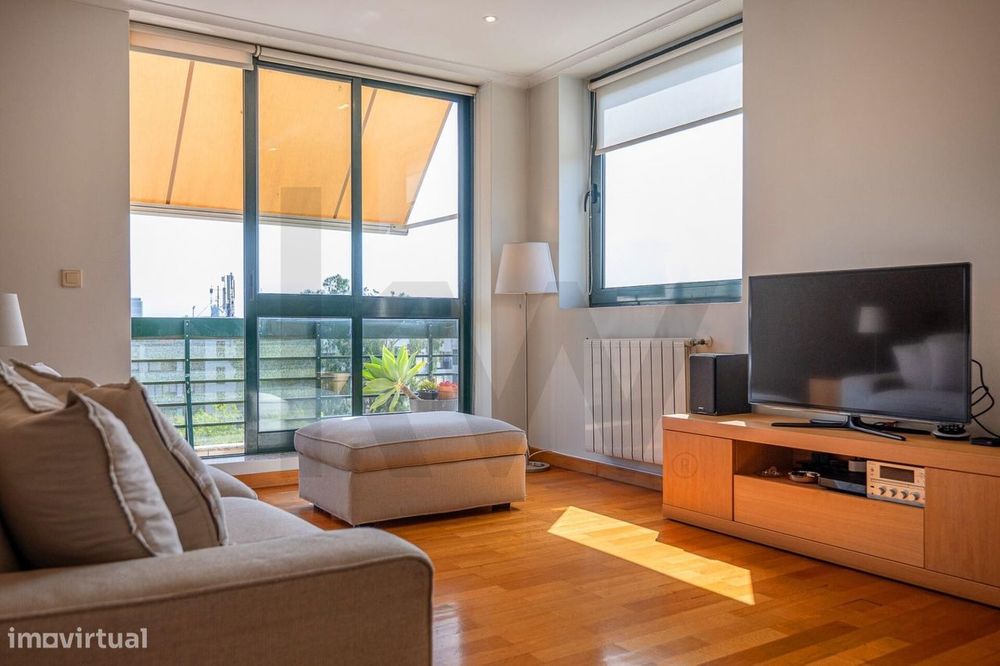 Apartamento T2 com varanda e garagem no Pinheiro Manso, Porto