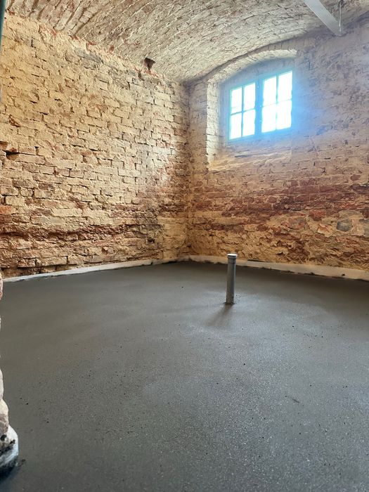 Posadzki jastrychowe, Styrobeton, Miksokret, Wylewka