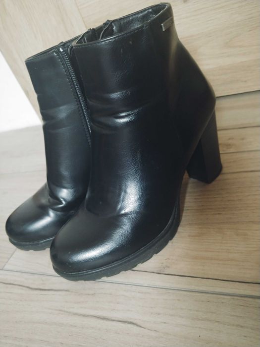 Buty na obcasie r. 38