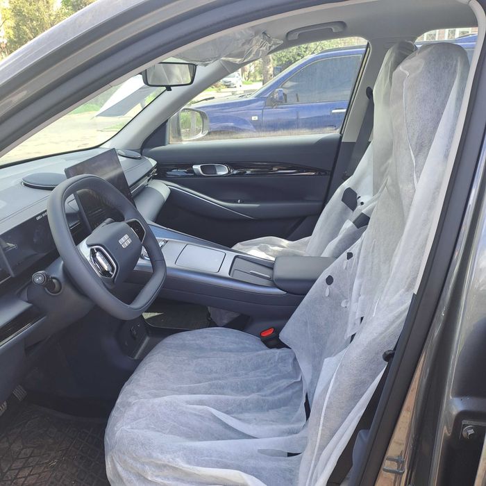 Новий електричний кросовер GEELY EX5 .