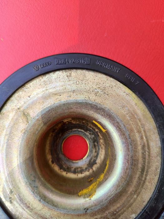 Продам " чашки" на передние амортизаторы пассат б-3-4