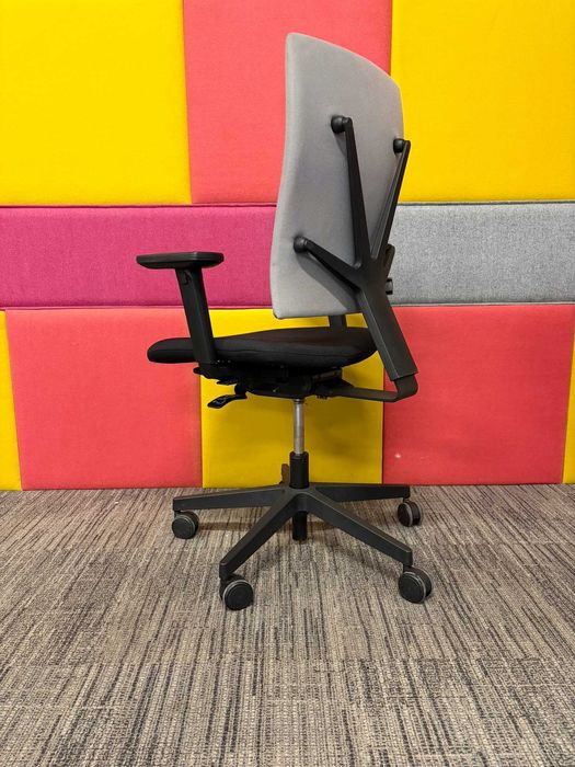 Fotel biurowy obrotowy Nowy Styl 4ME ergonomiczny Duża ilość