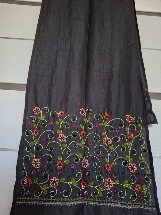 100 % silk Czarny jedwabny biżuteryjny szal apaszka haftowany
