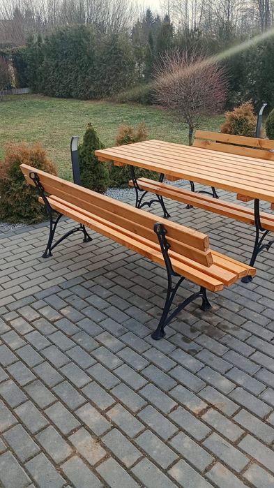 Meble ogrodowe na solidnych żeliwnych nogach