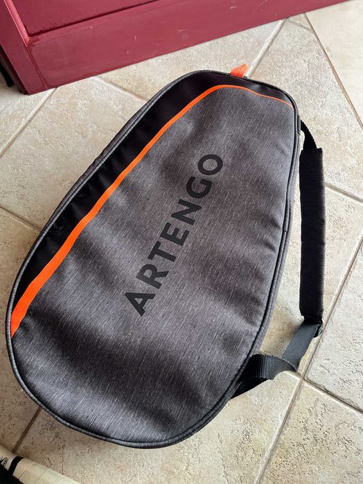 Duas tenis racquetas com mochila de tenis
