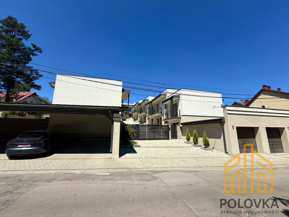 БЕЗ КОМІСІЇ Продаж 3-кімнатного таунхаусу з гаражем у центрі міста