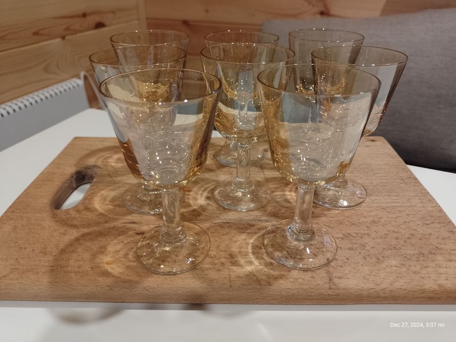 Чарки на ніжці різні